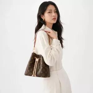 루이비통 가방 숄더백 토트백 네오노에 BB M46581