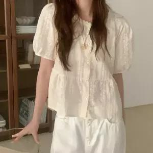 [20%다운쿠폰] 허베리 플라워 자수 블라우스