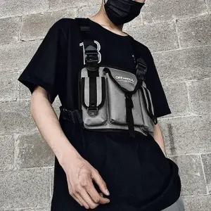 테크웨어 스포츠 체스트백 그레이 러닝 미 앞으로매는