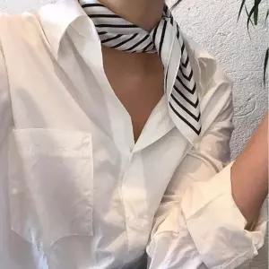 쁘띠 스트라이프 이 블랙 스카프 헤어 머리 화이트