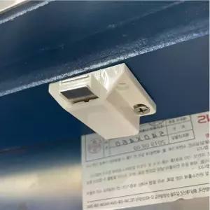 푸쉬 원터치 자석 빠찌링 사각 가구 문 잠금장치 싱크대 장롱 수납장 화이트