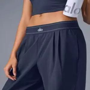 ALO 알로요가 수트 업 바지 트라우저 팬츠 Suit Up Trouser