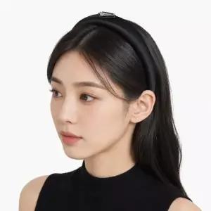 프라다 여성 삼각로고 리나일론 헤어밴드 블랙) 1IH080 2DMI F0002