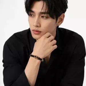 발렌티노 6W2J0X71 PRH 0NO J0X71 PRH 0NO) 가라바니 V로고 브레이드 가죽 팔찌