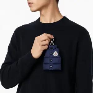 몽클레어 공용 패딩 베스트 키홀더 네이비) 6F00002 M7726 772