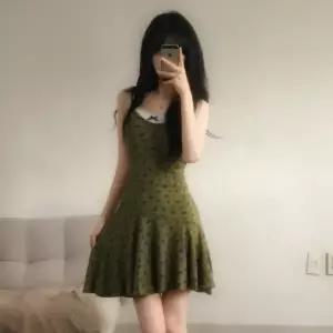 [입꼬]말차라떼 데이지 플라워 패턴 레이어드 나시 원피스