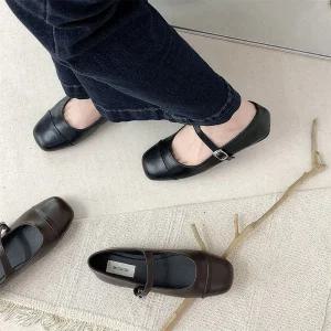 야무치 여친 검정 슈즈 토 스트랩힐 프렌치 힐펌프스 미곡 미구구 플랫 일자 데일리룩 스퀘어 신발 펌프스