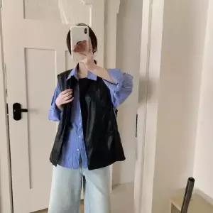 여친 캐주얼 민소매 라운드넥 나시 조끼 레이어드 순정 PU가죽 DUCHI1