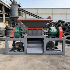 고무 분쇄기 300-500kg/h 11kW 이중축 탄소강 본체 고무 매트 타이어 칩용 빠른 배송