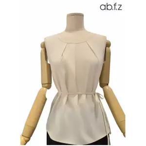 [롯데백화점]abfz 벨티드 민소매 블라우스 APA2HB47E