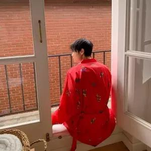 여자 페미닌 루즈핏 간절기 포인트 로브 가디건