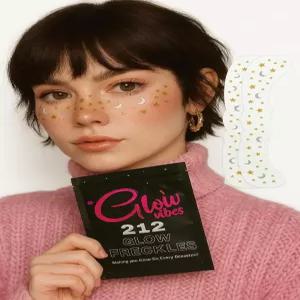 GlowVibes212 글리터 주근깨 페이스 타투 - 파티를 위한 어두운 속의 글로우 방수 일시적인 귀여운