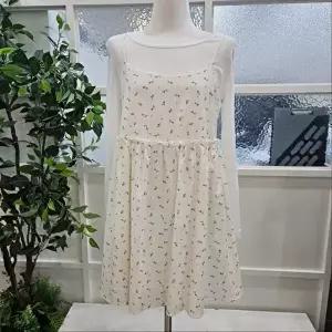 [셀러허브 1]부루앤쥬디 sh06 가든원피스세트 IV 아이보리  BBSDST017G (50236570)