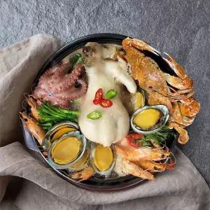 푸짐한 통영 푸짐한 해신탕 3인분(닭/약초팩/돌문어/전복/새우/칼국수)