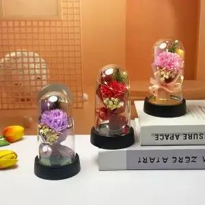 딸과 아들이 어머니에게 보내는 어버이날 선물 카네이션 꽃다발 플라스틱 커버를 급우들에게 오래된 빛나는