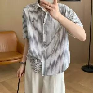스파이더맨 여친 여름 캐주얼 슬림핏 스트라이프 반팔 우산 자수 셔츠 체크 OPH2