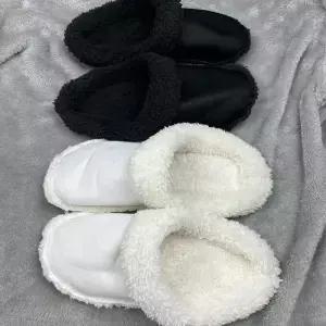 쌍 겨울 따뜻한 플러시 oles 악어 구멍 신발에 대 한 구두 매력 벨벳 라이너 두꺼운 부드러운 커버