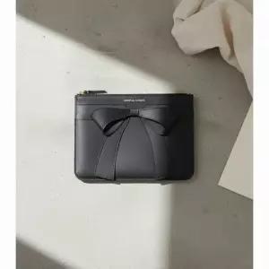 꼼데가르송 MUST IT_ 빅 보우 레더 파우치 백 클러치 SA5100BB