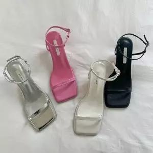 발목 스트랩 스퀘어 쉐입 미들굽 여름용 토오픈힐 여성토오픈힐 오픈토힐 (WF01337)