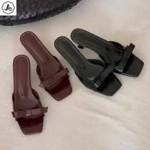 [애슬릿] 뮬 슬리퍼 스퀘어 에나멜 리본 스트랩 발편한 여름 힐 5cm