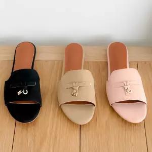 슈즈앤클럽 페미닌 토오픈 매듭리본 플랫 뮬 슬리퍼 1.5 cm
