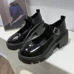 블랙 에나멜 여성용 통굽 펌프스 메리제인 구두 롱워커