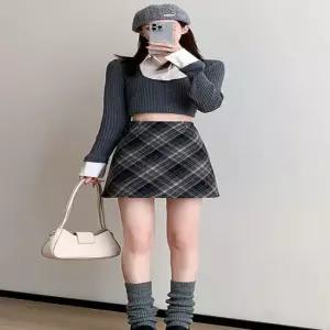 셀럽하우스 2컬러 가을겨울 A라인 날씬핏 속바지 모직 미니스커트