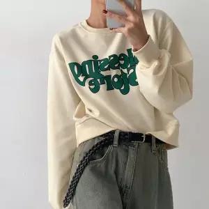 [하프클럽/]여자 박시 크롭맨투맨 필기체 노란색 티셔츠