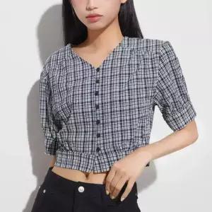 [미쏘] 브이넥 5부 블라우스 (MIWBWD822B-T)