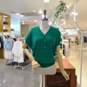 [대구백화점] [멜로디가든]줄펀칭 하트단추V니트(M26M5K118)