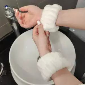 패션 2pcs 한 쌍의 워시 페이스 및 손목 밴드 흡수 물 땀 닦아 팔찌 헤어 방습 슬리브 보호대