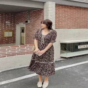 셀럽하우스 여성 플라워 라운드넥 팔끝 셔링 반팔 롱원피스
