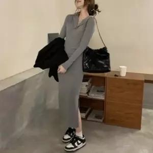 셀럽하우스 데이트룩 일자핏의 라인 가슴 포켓 브이넥 후드원피스