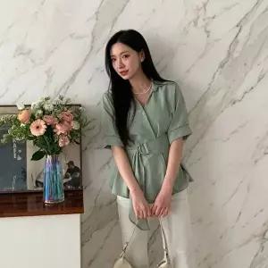 [신상오픈런]|KMH45D8|여성용 일상 페미닌 랩형 벨트 블라우스 쉬폰 소재