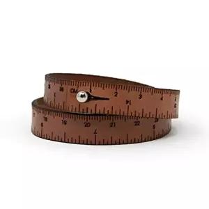 손목 자 중간 갈색 17인치 줄자 팔찌 가죽 커프 랩 바느질 뜨개질 코바늘 개념 선물