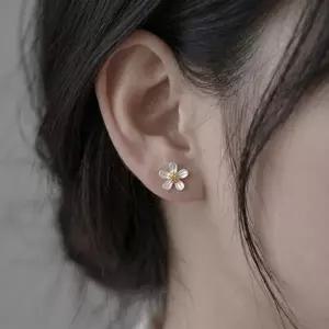 데이지 꽃 귀걸이 미니 플라워 이어링 진주 포인트 여성 데일리 ...