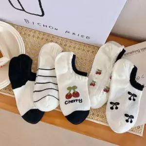 [위드기프트] 감성 체리 블랙앤화이트 덧신 페이크삭스 5개세트