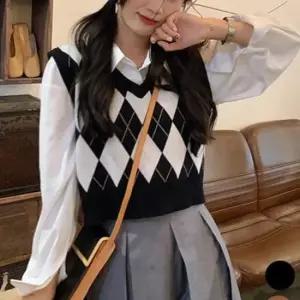 짧은 기장 아가일 패턴 베스트 니트 조끼