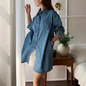 친절한탄씨 포켓 데님원피스 미디셔츠 청 오버핏 데일리 원피스 여자데님셔츠 박스핏데님셔츠