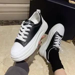 통굽 키높이 스니커즈 여성단화 2컬러 슬립온 운동화 슬립온