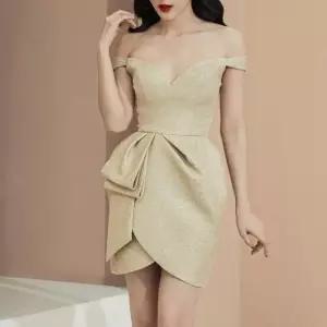 EAMT 여친 원피스 가을 힙라인 일자 언밸런스 V넥 고퀄리티 어깨 EUNG3