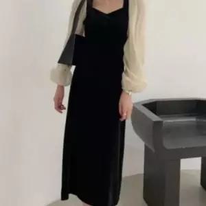 여성용 고급 벨벳 시스루 브이넥 롱 드레스 하객 모던 스타일