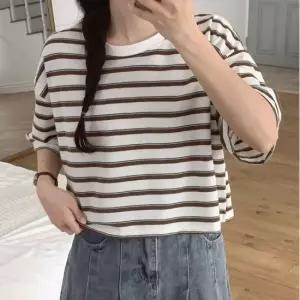 친절한탄씨 빅사이즈 단가라 스트라이프 크롭 티셔츠 빅사이즈티셔츠 단가라티셔츠