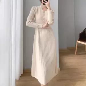브이넥니트원피스 세로라인 물결모양 카라 플레어 스커트 원피스 베이지
