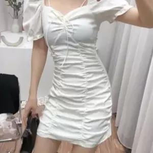 이쁘다요 주름 원피스 룩 오프 데이트 미니 퍼프 숄더 셔링 여름