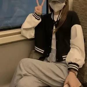 데일리 크롭 배색 스타디움 야구점퍼