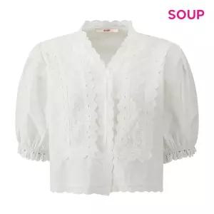 [SOUP](타임스퀘어점패션관)스칼럽 펀칭 자수 퍼프 크롭 블라우스 (S63LS19)