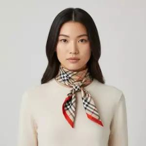 버버리 26SS Skinny Contrast Check Silk Scarf 8119963) 스키니 콘트라스트 체크 실크 스카프)