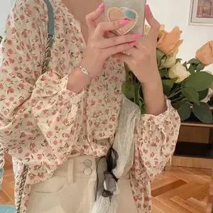 셀럽하우스 데일리 여성 플라워 블라우스 루즈핏 플라워 블라우스 꽃무늬 브이넥 하객룩