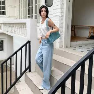 [하프클럽/]여자 언발 포인트 투컬러 나팔 워싱 청바지